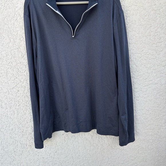 Southern Tide Navy Sweatshirt‎ - Picture 2 of 6